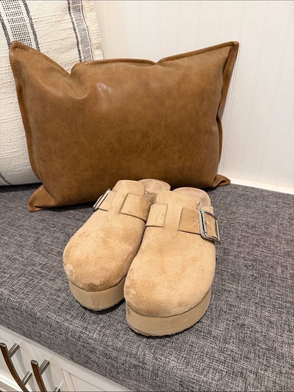 Suede Platform Mules in Tan – Slip-On Clog with Buckle